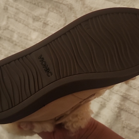 Vionic boots - Picture 8 of 10